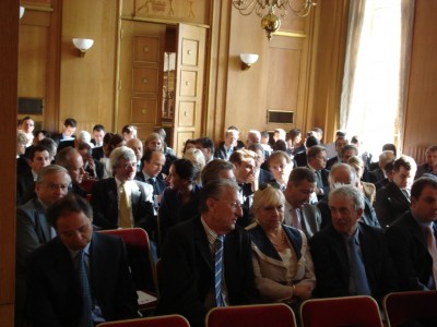 Une assemblée nombreuse et attentive