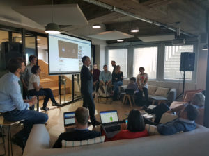 Conférence n°2/3 chez F-Iniciativas, coanimée par Thomas Legrain et Nathalie Mauclair (double championne du monde de trail) – « L’ultra-trail et le dépassement de soi » Conférence n°2/3 chez F-Iniciativas, coanimée par Thomas Legrain et Nathalie Mauclair (double championne du monde de trail) – « L’ultra-trail et le dépassement de soi »
